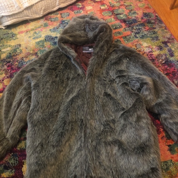 Nike limited edition fur coat - Picture 4 of 5